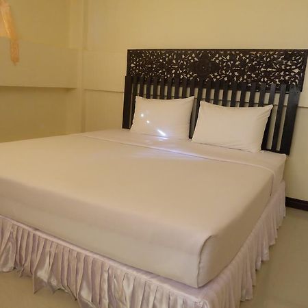 J-Safe Guesthouse Sukhothai Buitenkant foto